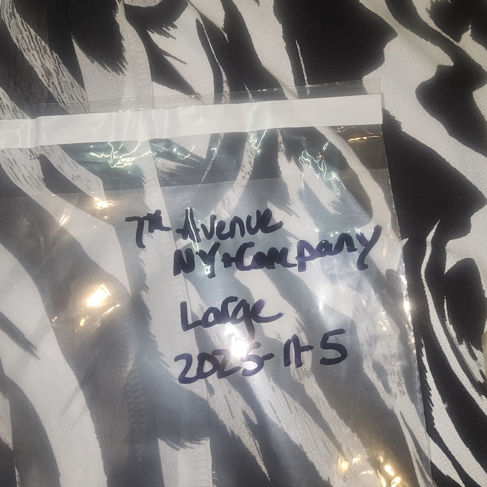 7th Avenue Design Studio Zebra Print Flutter Sleeve Blouse Size L - Picture 9 of 9